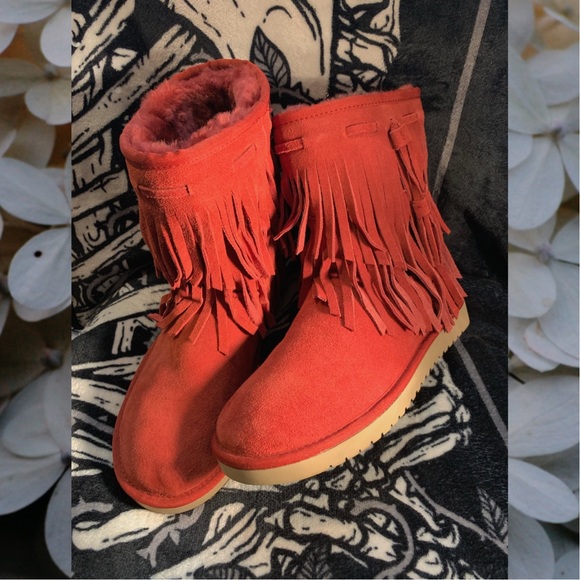 ❌SOLD❌Maroon tasseled Uggs - Picture 1 of 4